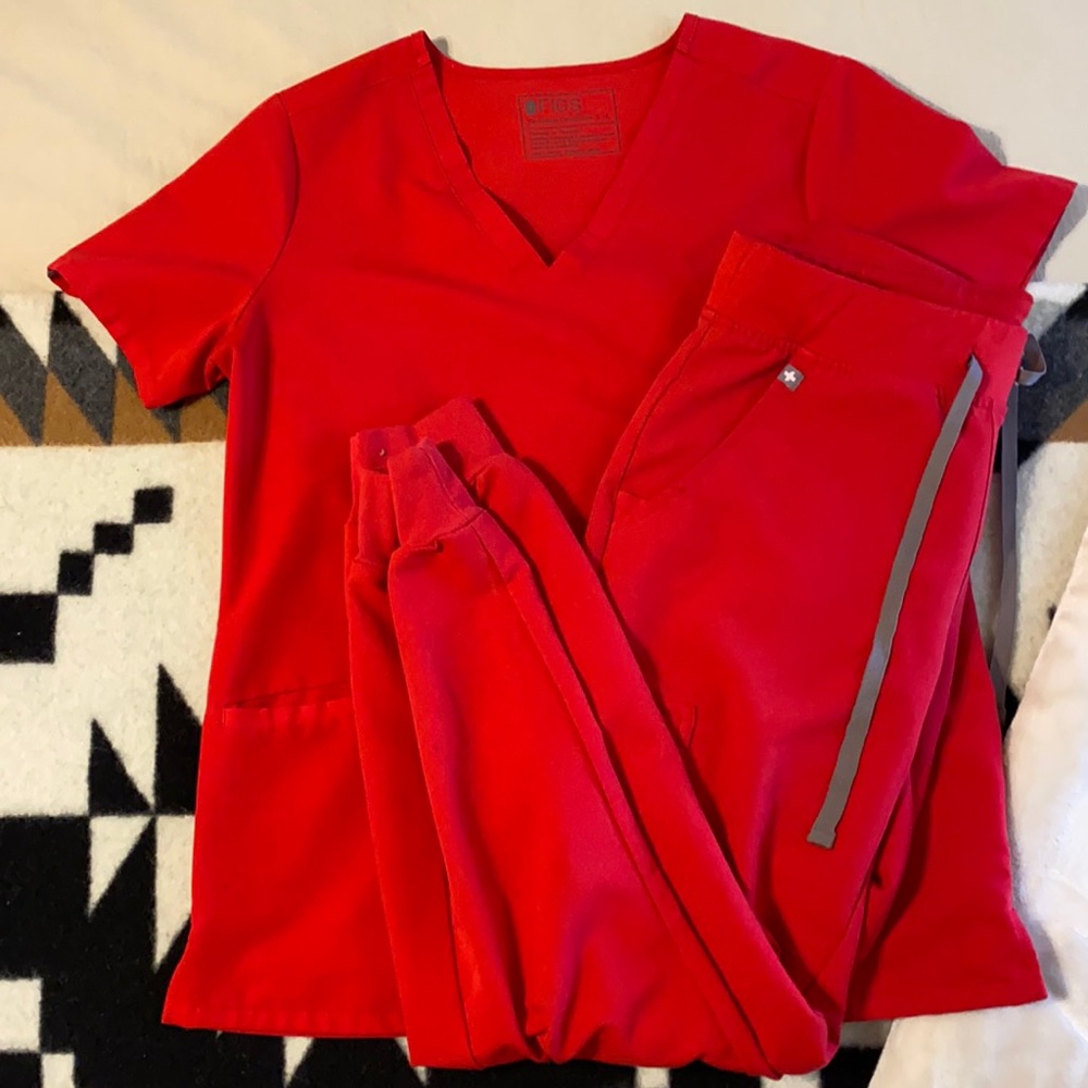 Red FIGS scrubs, two pocket top with Zamora jogger. Small.